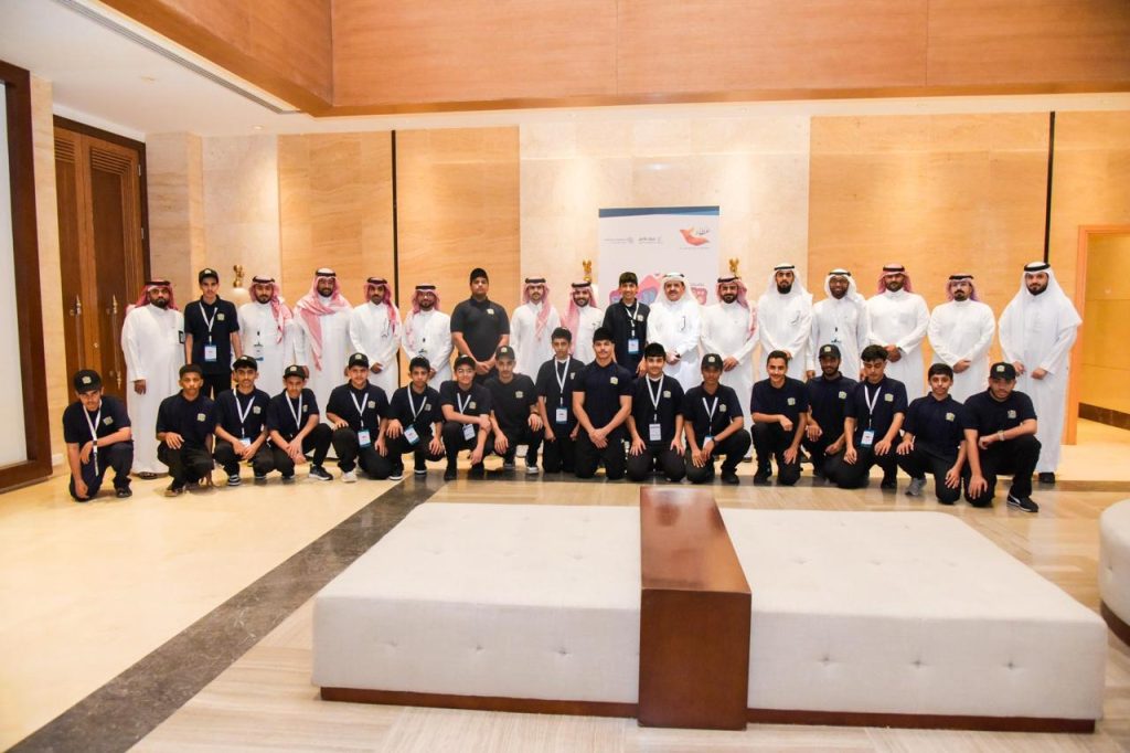 25 معلم/ة في برنامج " تحدي البقاء " بالأحساء 1 1